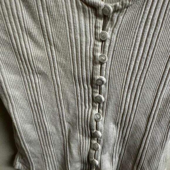 Anthropologie Cream long sleeve top with button detail Size XS - Picture 3 of 4